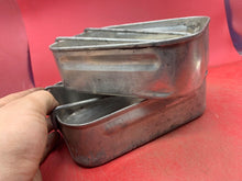 Lade das Bild in den Galerie-Viewer, Original WW2 British Army Soldiers Mess Tin Set - Two Piece - Fold Out Handles - The Militaria Shop