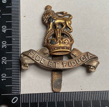 Load image into Gallery viewer, WW1 / WW2 British Army - Army Pay Corps white metal and brass cap badge - The Militaria Shop