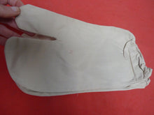 Load image into Gallery viewer, Original WW2 British Army Gunners Winter White Gloves - The Militaria Shop