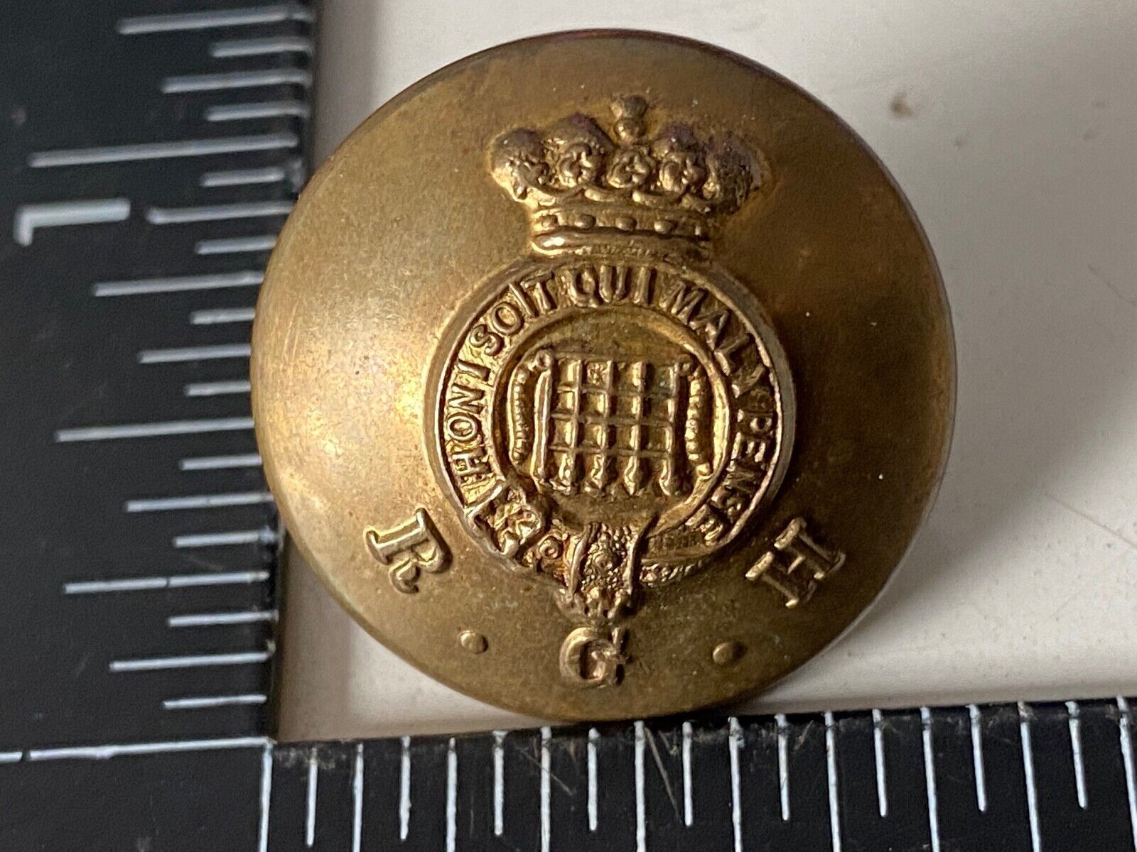Victorian Crown Royal Garrison Horse RGH tunic button - approximately 22mm. - The Militaria Shop