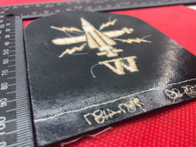 Charger l'image dans la galerie, Operator Mechanic (Warfare) Genuine Royal Navy W Trade Badge - The Militaria Shop