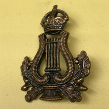 Load image into Gallery viewer, Original WW2 British Army Musicians Cap Badge - The Militaria Shop
