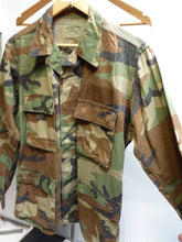 Charger l'image dans la galerie, Genuine US Airforce Camouflaged BDU Battledress Uniform - 33 to 37 Inch Chest - The Militaria Shop