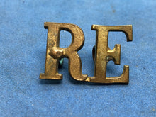 Load image into Gallery viewer, Original WW1 / WW2 Brass British Army Shoulder Title - RE Royal Engineers - The Militaria Shop