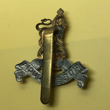 Lade das Bild in den Galerie-Viewer, Original WW2 British Army Cap Badge - Royal Army Pay Corps Kings Crown - The Militaria Shop