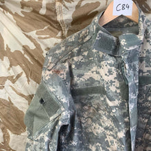 Lade das Bild in den Galerie-Viewer, Geuine US Combat Uniform - Medium Regular - 41" Chest - The Militaria Shop