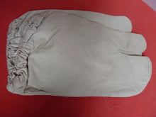 Load image into Gallery viewer, Original WW2 British Army Gunners Winter White Gloves - The Militaria Shop