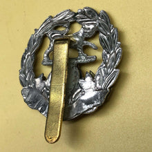 Load image into Gallery viewer, Original WW2 British Army Hampshire Regiment Cap Badge - The Militaria Shop