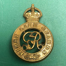 Load image into Gallery viewer, Original WW1 British Army Life Guards Cap Badge George V - The Militaria Shop