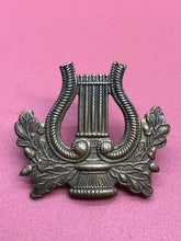Load image into Gallery viewer, Original WW2 British Army Musicians Cap Badge - The Militaria Shop