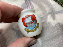 Lade das Bild in den Galerie-Viewer, Original Vintage Crested China Ware Jug - Isle of Wight - The Militaria Shop
