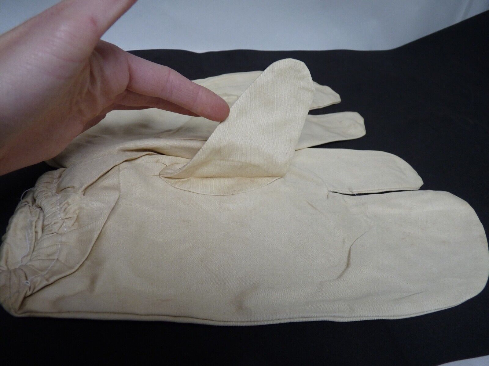 Original WW2 British Army Gunners Winter White Gloves - The Militaria Shop