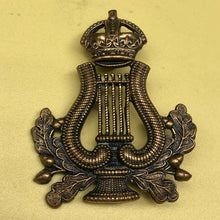 Load image into Gallery viewer, Original WW2 British Army Musicians Cap Badge - The Militaria Shop