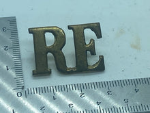 Load image into Gallery viewer, Original WW1 British Army Royal Engineers Shoulder Title - RE - The Militaria Shop