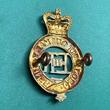 Load image into Gallery viewer, Original British Army Household Cavalry Cap Badge - The Militaria Shop