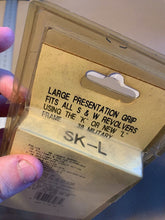 Charger l'image dans la galerie, An original Pachmayr Pistol Grip Box and packaging - Empty - The Militaria Shop