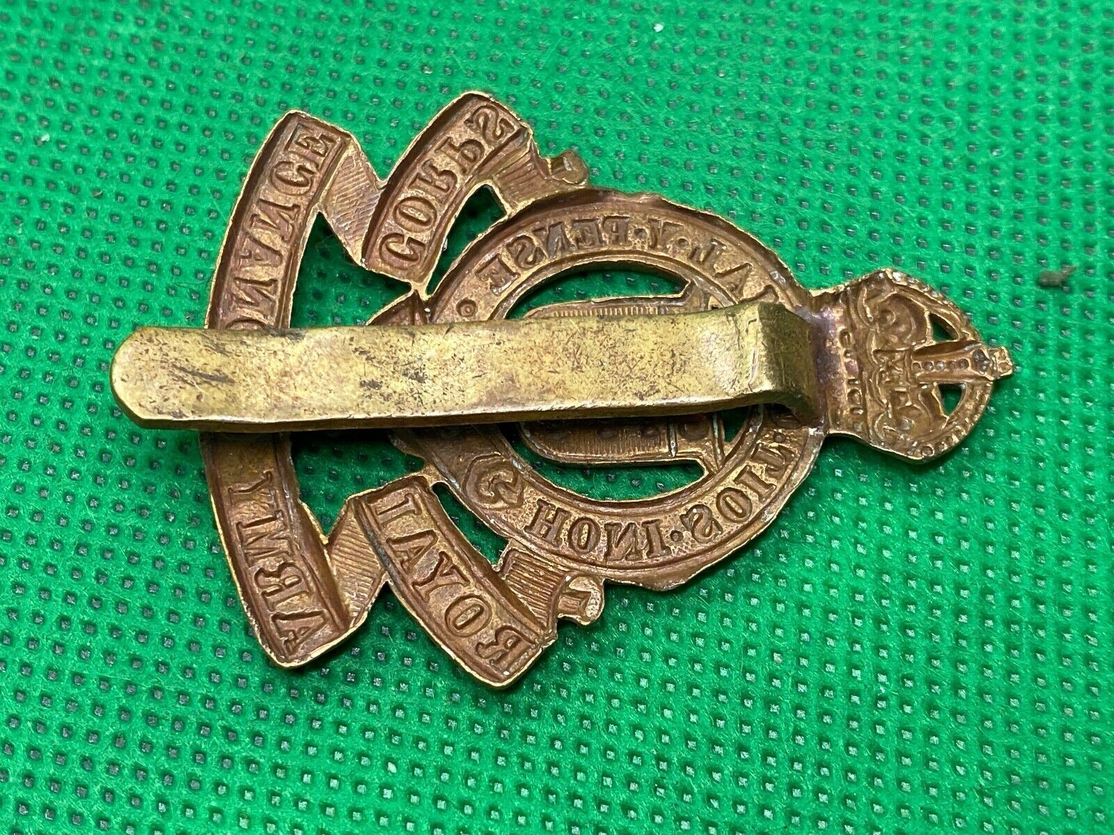 British Army - Royal Army Ordnance Corps King's Crown Cap Badge - The Militaria Shop