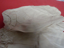 Load image into Gallery viewer, Original WW2 British Army Gunners Winter White Gloves - 1942 - The Militaria Shop