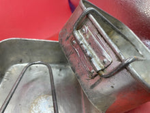 Lade das Bild in den Galerie-Viewer, Original WW2 British Army Soldiers Mess Tin Set - Two Piece - Fold Out Handles - The Militaria Shop