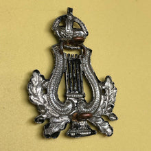 Load image into Gallery viewer, Original WW2 British Army Musicians Cap Badge - The Militaria Shop