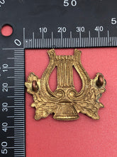 Load image into Gallery viewer, Original WW2 British Army Musicians Cap Badge - The Militaria Shop