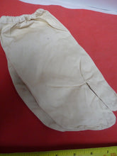 Load image into Gallery viewer, Original WW2 British Army Gunners Winter White Gloves - 1942 - The Militaria Shop
