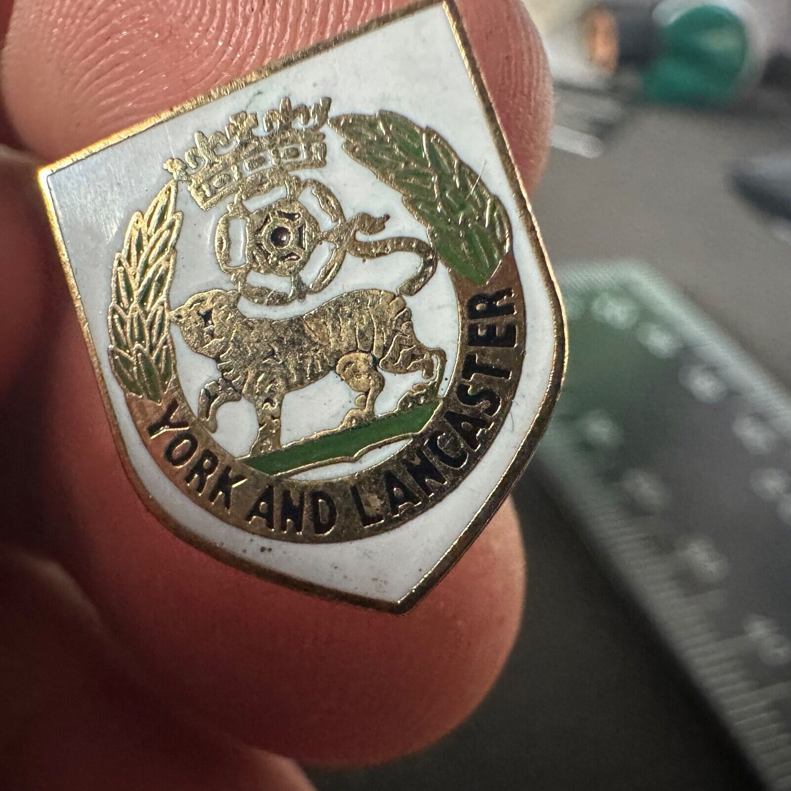 York & Lancaster - NEW British Army Military Cap/Tie/Lapel Pin Badge - The Militaria Shop