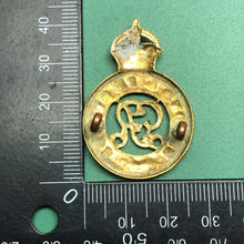 Load image into Gallery viewer, Original WW1 British Army Second Life Guards Cap Badge George V - The Militaria Shop