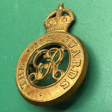 Load image into Gallery viewer, Original WW1 British Army Life Guards Cap Badge George V - The Militaria Shop