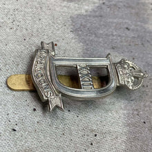 Load image into Gallery viewer, Original WW2 British Army 22nd Dragoon Guards Cap Badge - King's Crown - The Militaria Shop