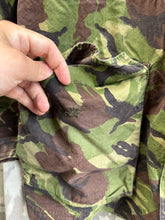 Charger l'image dans la galerie, British Army DPM Pattern Camouflaged Combat Rip Stop Jacket Smock - Size 190/96 - The Militaria Shop