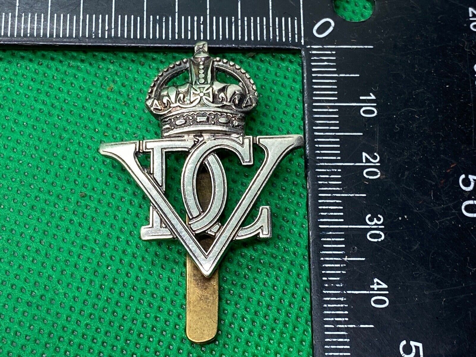 British Army - 5th Dragoon Royal Inniskilling Guards King's Crown Cap Badge - The Militaria Shop