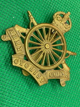 Charger l'image dans la galerie, Original WW1 British Army - Army Cyclist Corps Brass Cap Badge - The Militaria Shop