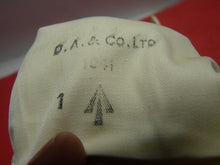 Charger l'image dans la galerie, Original WW2 British Army Gunners Winter White Gloves - Dated 1941 - The Militaria Shop