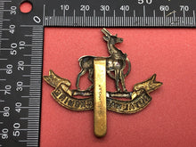 Load image into Gallery viewer, Original WW2 British Army Kings Crown Cap Badge - Royal Warwickshire - The Militaria Shop