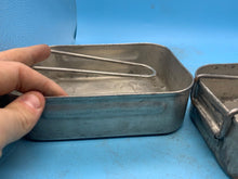 Lade das Bild in den Galerie-Viewer, Original WW2 British Army Soldiers Mess Tin Set - Two Piece - Fold Out Handles - The Militaria Shop