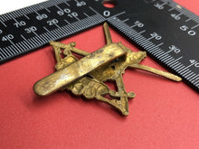 Load image into Gallery viewer, Original WW2 British Army Badge - Infantry Training Battalion Corps - The Militaria Shop