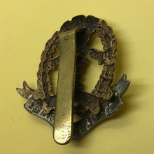 Load image into Gallery viewer, Original WW2 British Army Cap Badge - Middlesex Regiment - The Militaria Shop