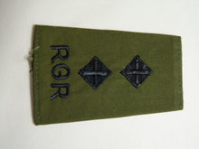 Load image into Gallery viewer, RGR Gurkha Rifles OD Rank Slides / Epaulette Pair Genuine British Army - NEW - The Militaria Shop