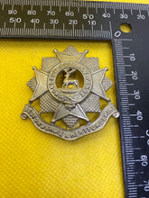 Load image into Gallery viewer, WW1 / WW2 British Army BEDFORDSHIRE & HERTFORDSHIRE White Metal Cap Badge. - The Militaria Shop