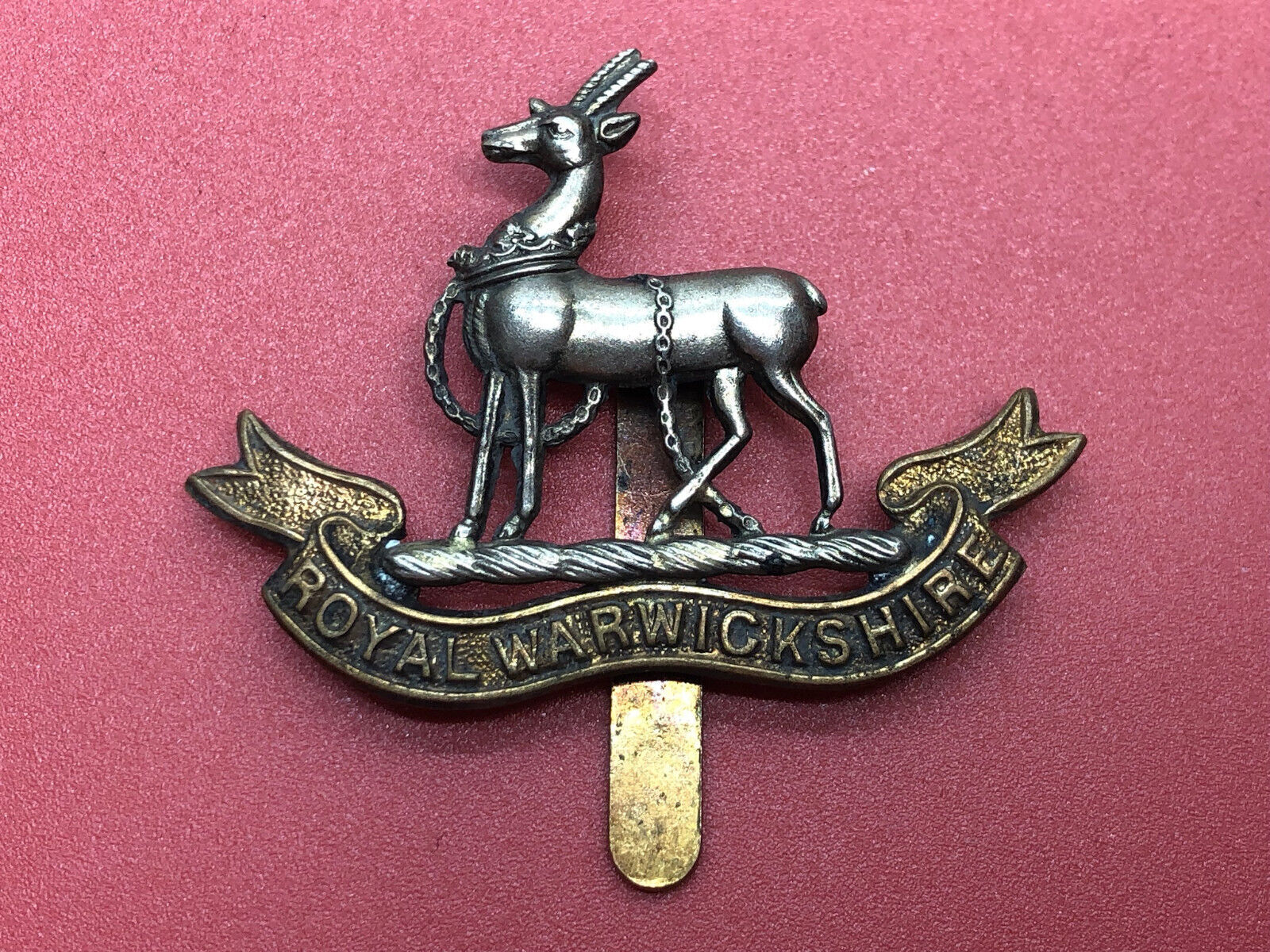 Original WW2 British Army Kings Crown Cap Badge - Royal Warwickshire