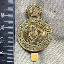 Load image into Gallery viewer, Original WW2 7th Queen's Own Hussars British Army Cap Badge - The Militaria Shop