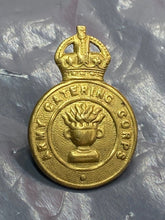 Load image into Gallery viewer, Original British Army WW1 / WW2 - Army Catering Corps Cap / Collar Badge - The Militaria Shop