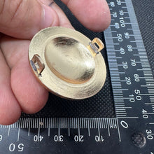 Charger l'image dans la galerie, Rare Genuine Seychelles People's Liberation Army Cap / Beret Badge - The Militaria Shop