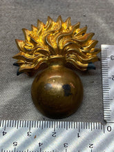Load image into Gallery viewer, Original WW1 / WW2 British Army - Grenadier Guards Cap Badge - The Militaria Shop