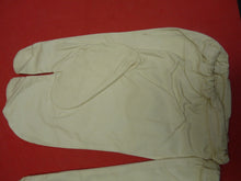 Charger l'image dans la galerie, Original WW2 British Army Gunners Winter White Gloves - Dated 1941 - The Militaria Shop