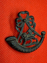 Lade das Bild in den Galerie-Viewer, British Army WW1 Volunteer Force "London Volunteer Rifles" Cap Badge - The Militaria Shop