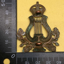 Load image into Gallery viewer, Original WW2 British Army Musicians Cap Badge - The Militaria Shop