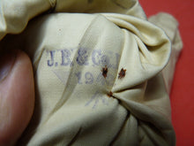 Charger l'image dans la galerie, Original WW2 British Army Gunners Winter White Gloves - Dated 1942 - The Militaria Shop