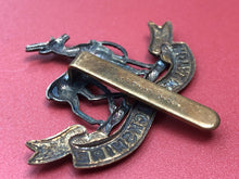 Load image into Gallery viewer, Original WW2 British Army Kings Crown Cap Badge - Royal Warwickshire - The Militaria Shop
